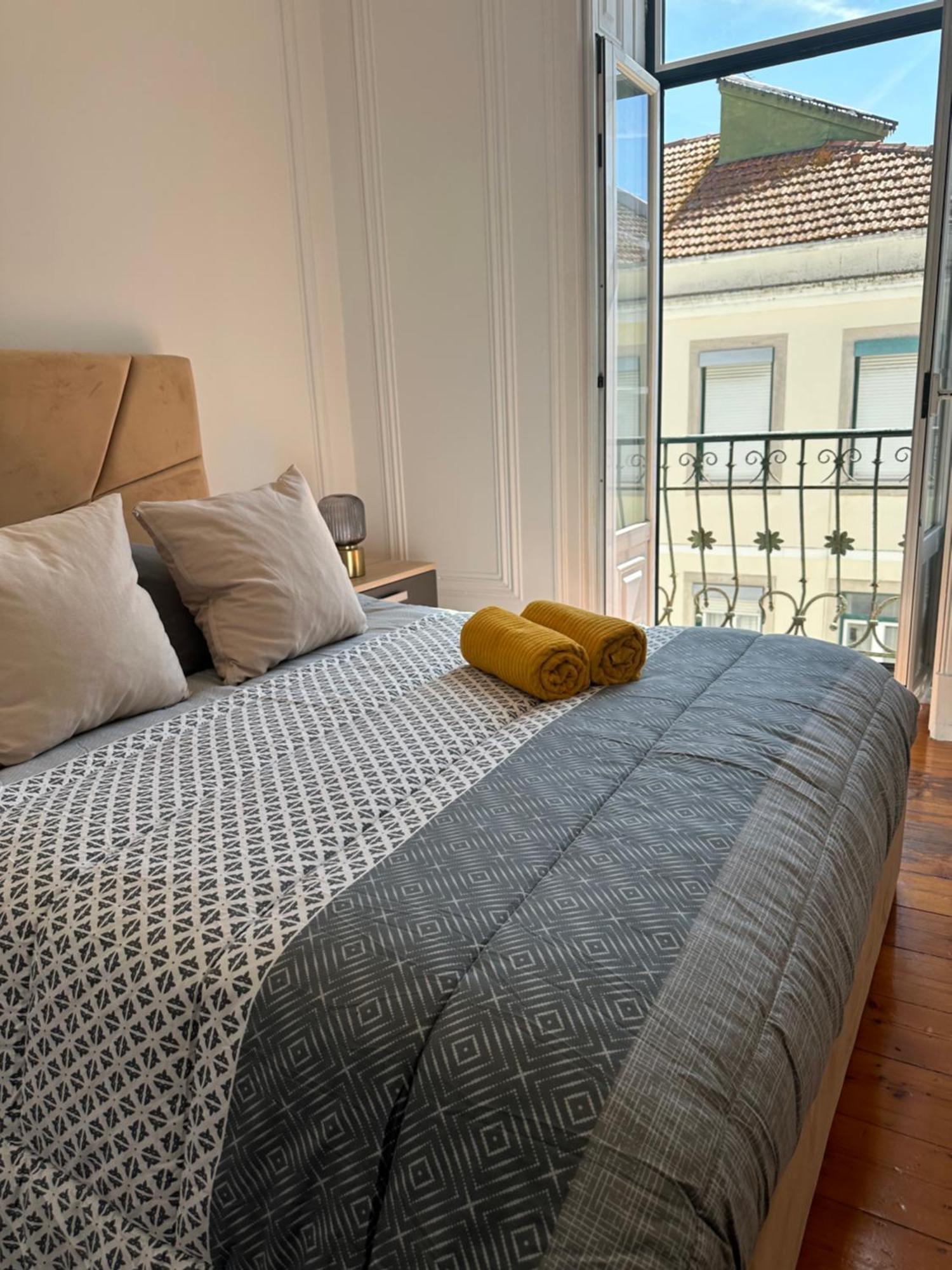 Garden Campo De Ourique Guest House - Hostel Lissabon Exterior foto