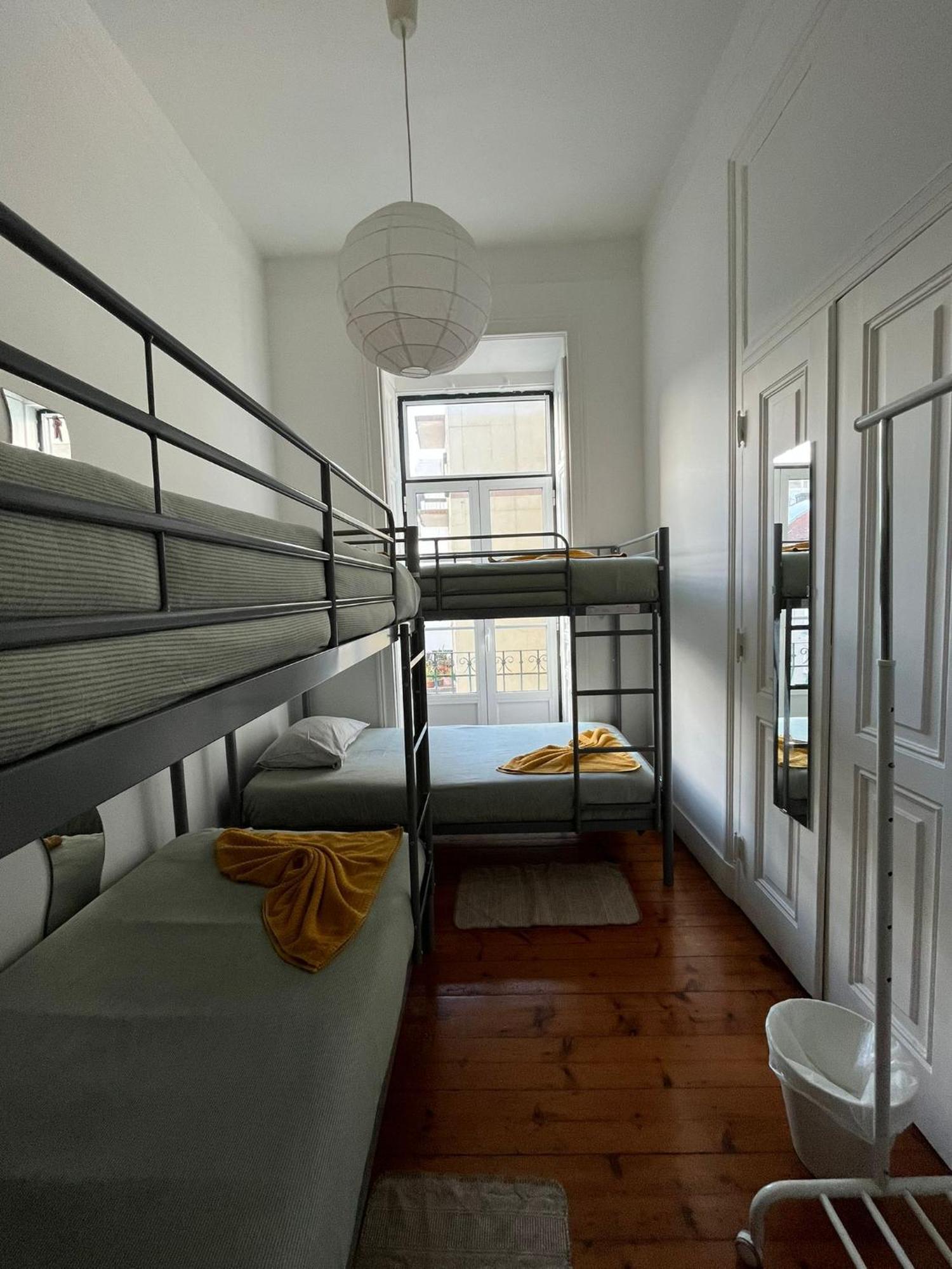 Garden Campo De Ourique Guest House - Hostel Lissabon Exterior foto